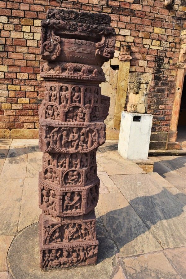 pillars open courtyard gallery gujari mahal