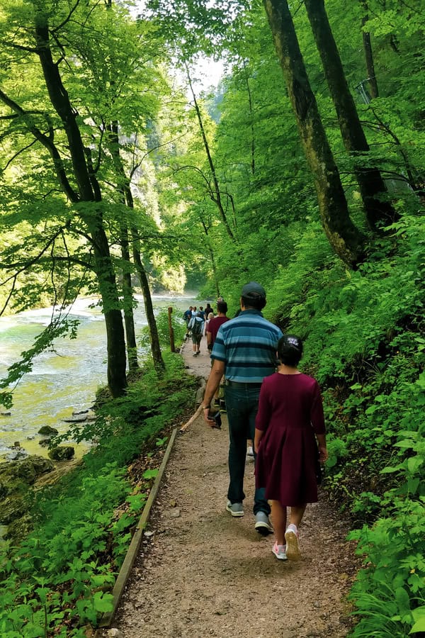 vintgar gorge gravel path without handrails