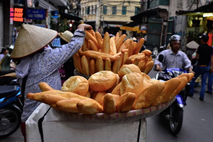 street vendor selling Vietnamese Banh mi