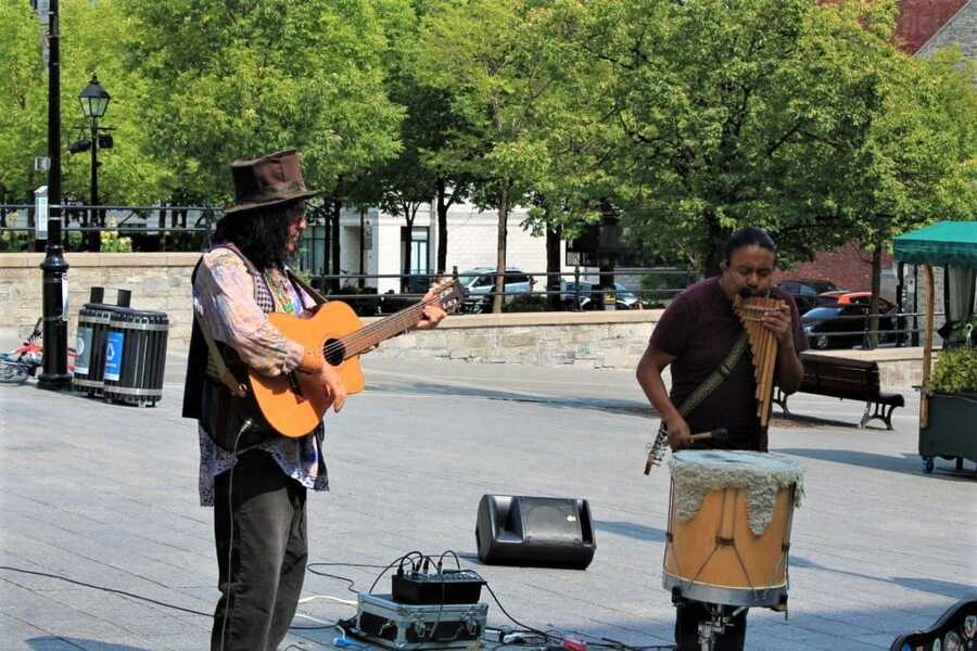 live music at jacques cartier plaza