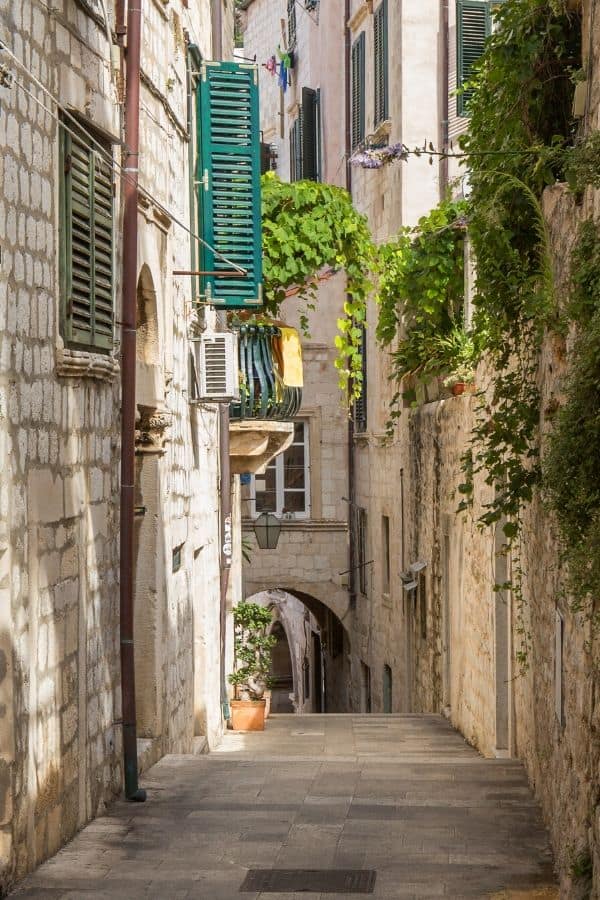 pretty streets of dubrovnik croatia