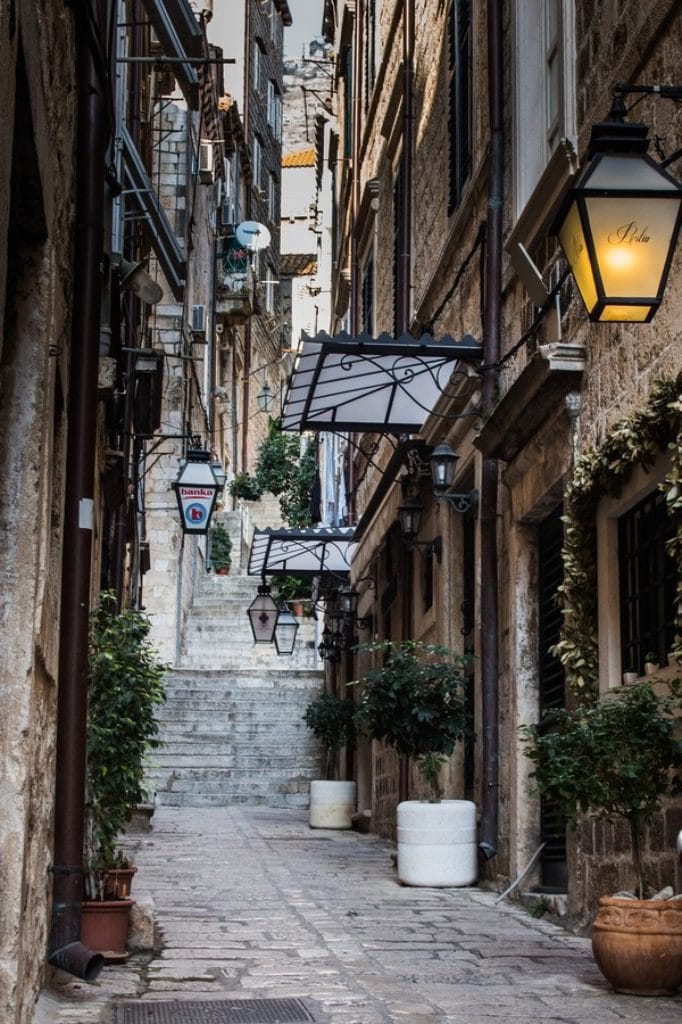 streets of dubrovnik old town