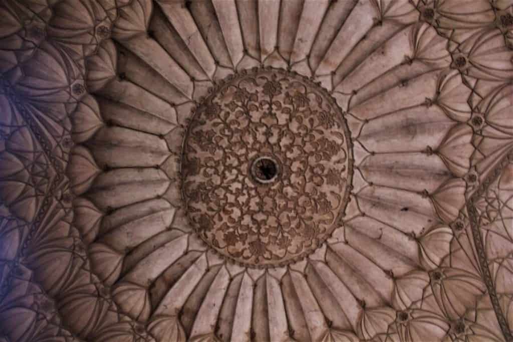Lovely dome inside the tomb of Safdarjung in Delhi