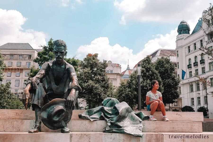 attila józsef statue budapest hungary