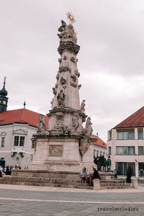 holy trinity square castle hill budapest