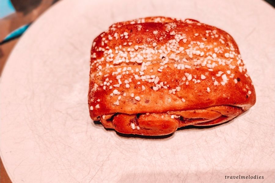 finnish cuisine korvapuusti cinnamon buns helsinki