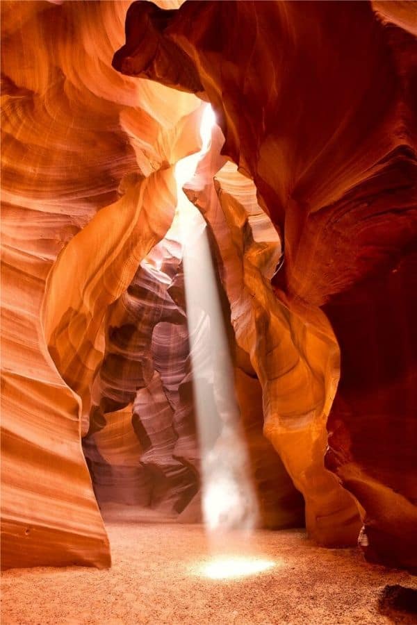 gorgeous lighting at upper antelope canyon page arizona