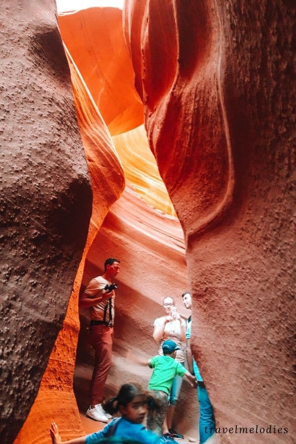 kids finding way through lower antelope canyon