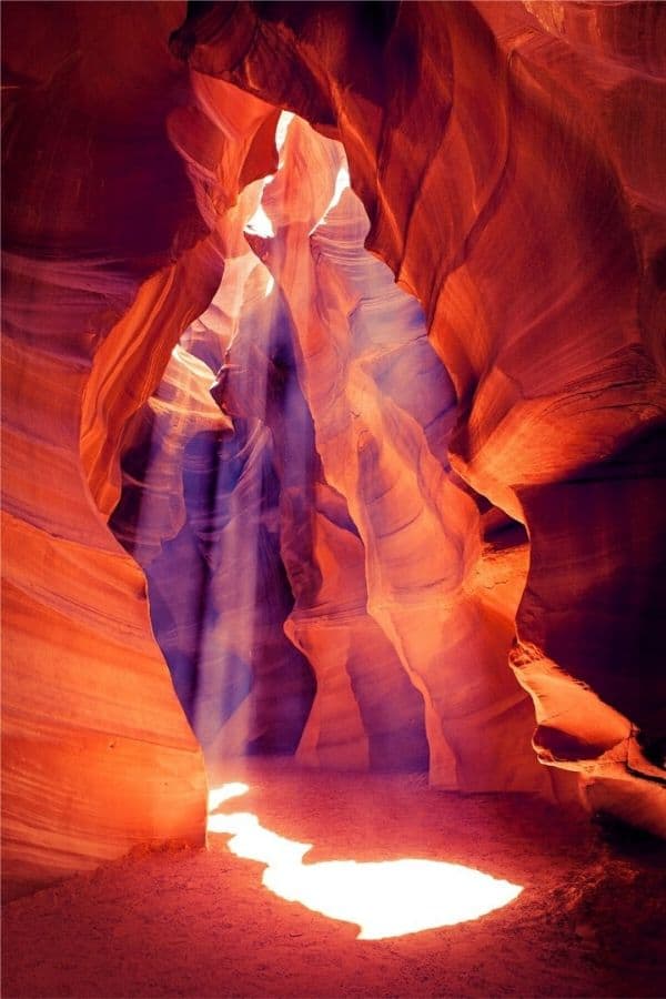 light beams phenomenon upper antelope canyon