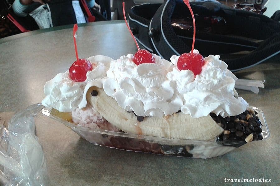 Banana sundae at Hershey chocolate world cafe