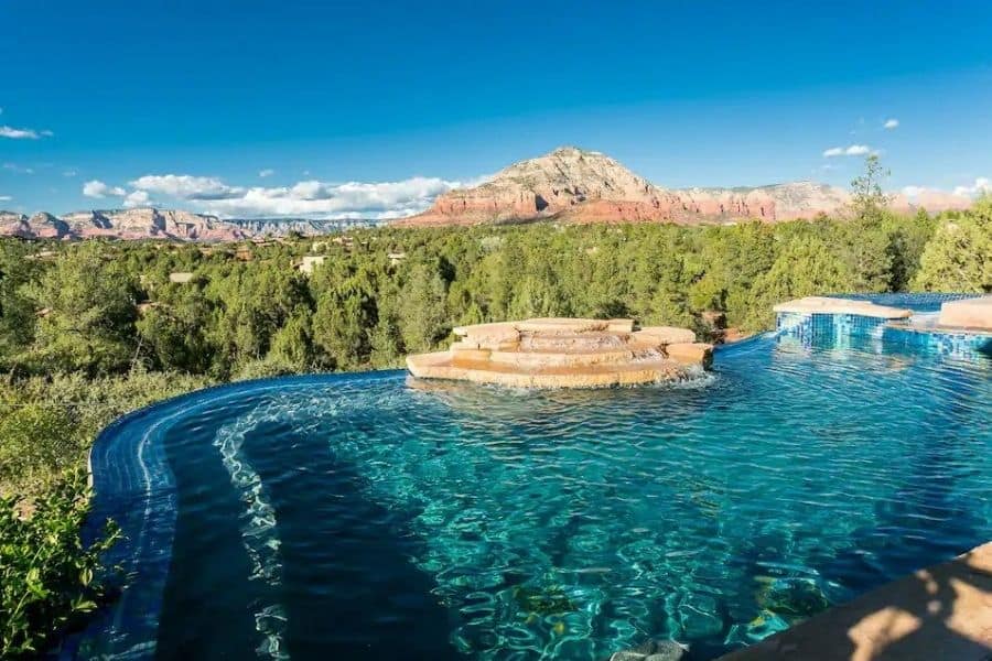where to stay in sedona for a pool