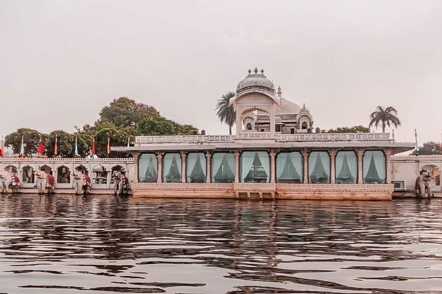 jag mandir lake pichola udaipur rajasthan