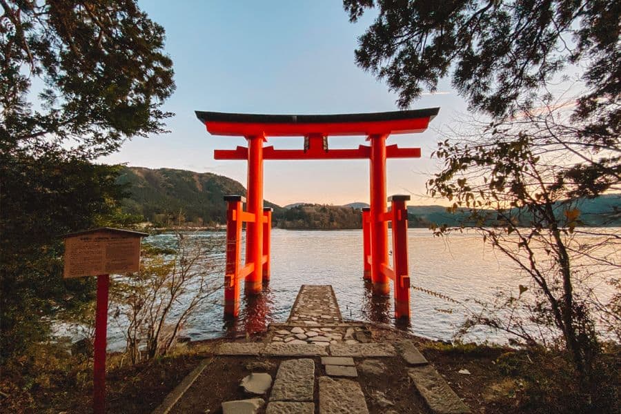 torii gate shrine hakone japan 