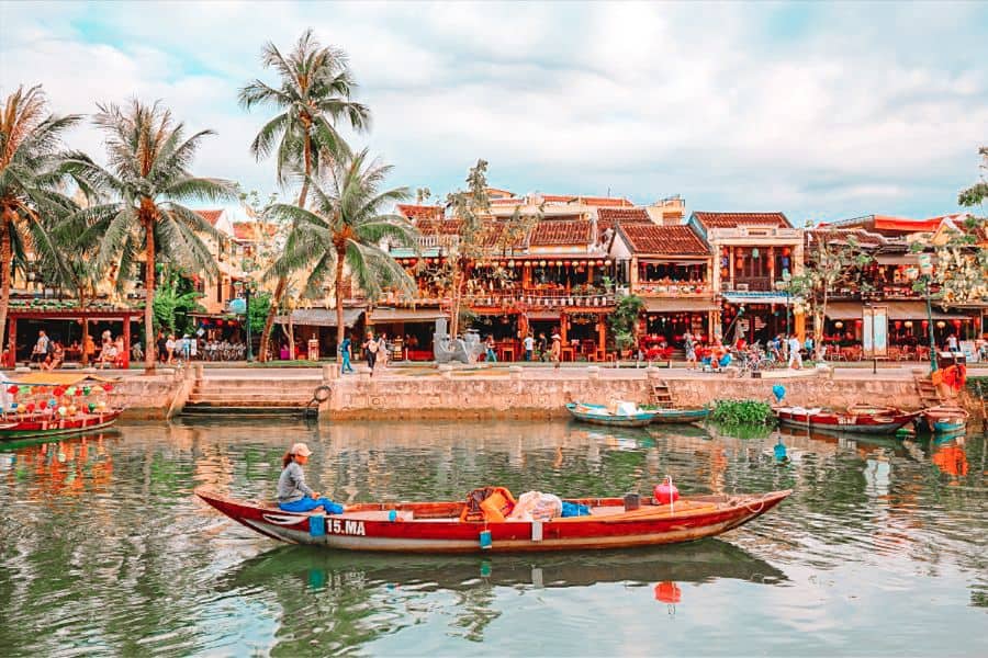 boating thu bon river