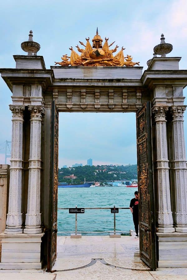 beylerbeyi palace gate with the bosphorus view in uskudar