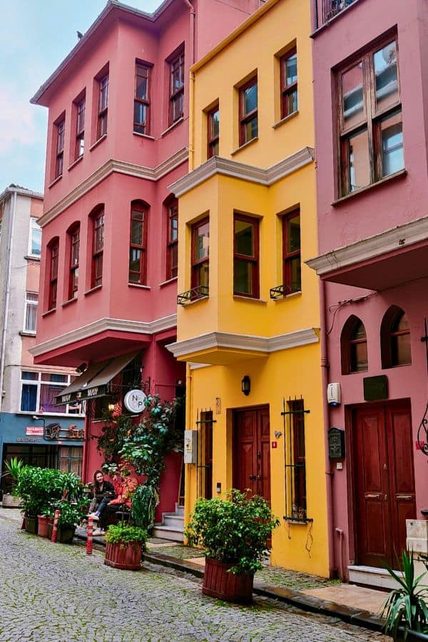 bright and colorful houses kuzguncuk evleri uskudar 