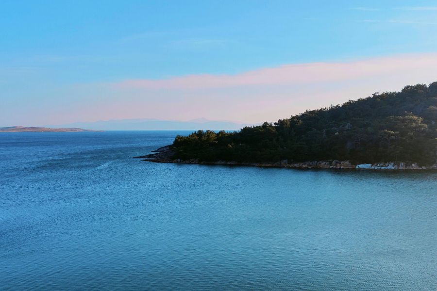 bay ortunc koyu island ayvalik balikesir turkey