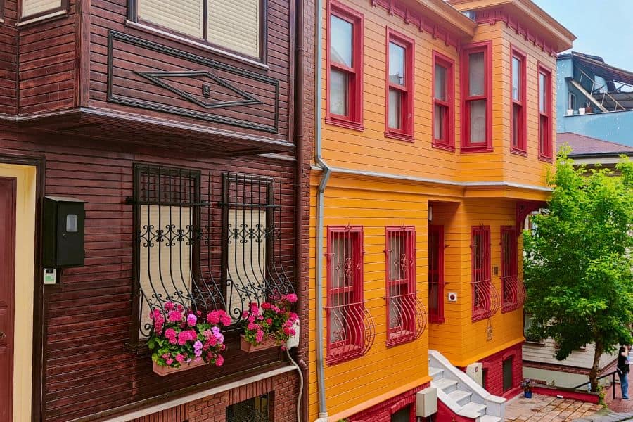 kuzguncuk evleri colorful houses istanbul