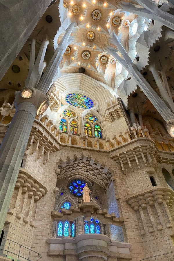 interiors la sagrada familia barcelona spain