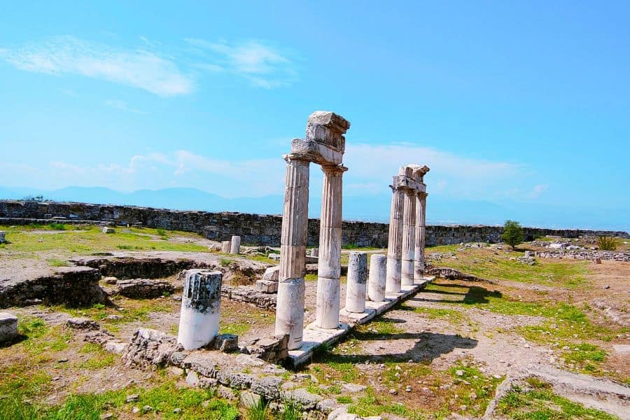 architectural columns hieralpolis ruins ancient city pamukkale 