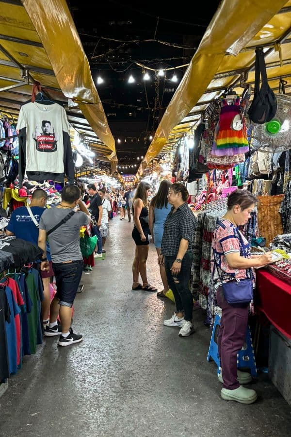people shopping at patpong night market in bangkok