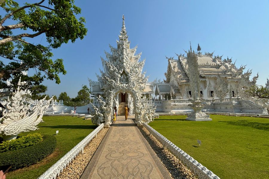 wat rong khun white temple chiang rai thailand