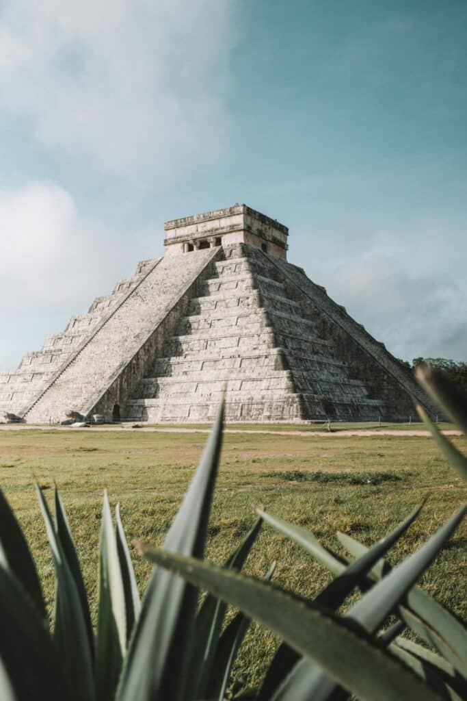chichen itza pyramid in mexico