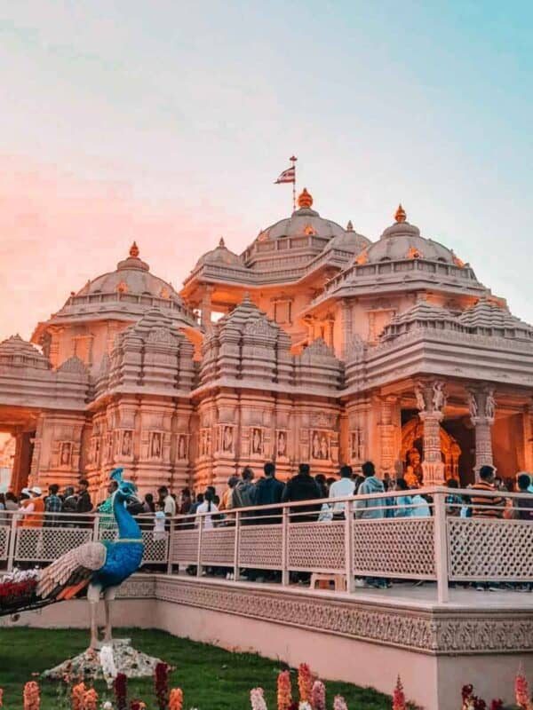 crowd gathered outside the intricately carved swaminarayan akshardham temple in delhi