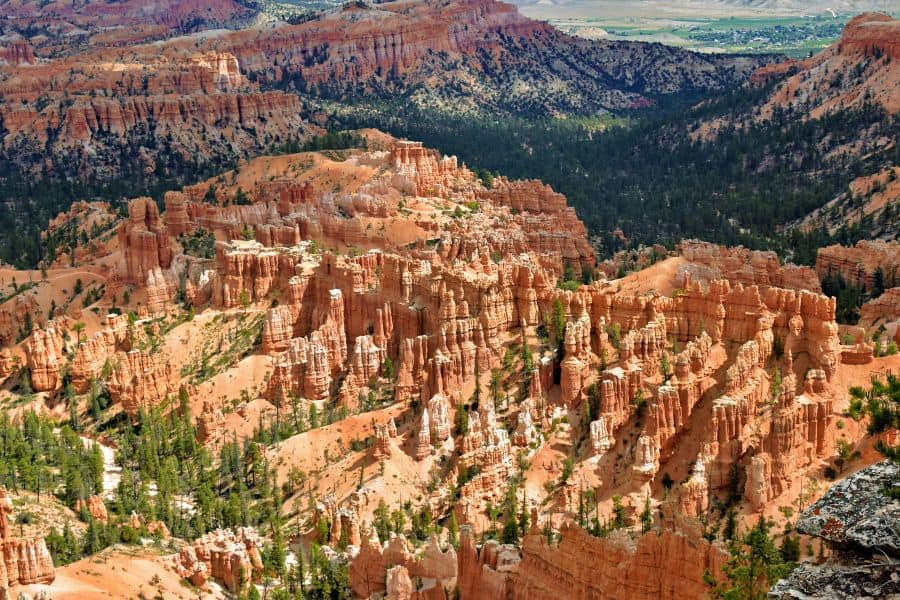 bryce canyon national park hoodoos and red rock formations in utah