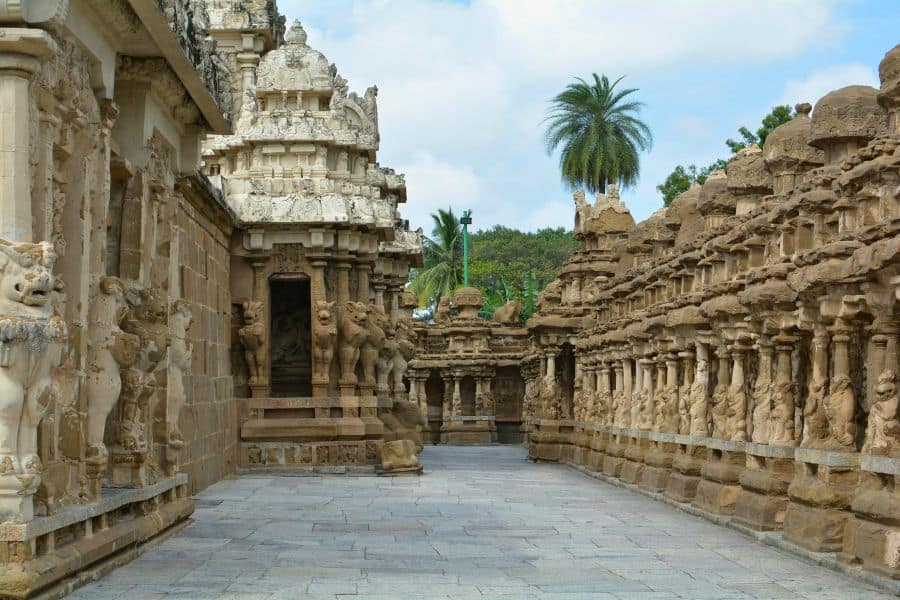 kanchipuram kailasanathar temple corridor stone carvings